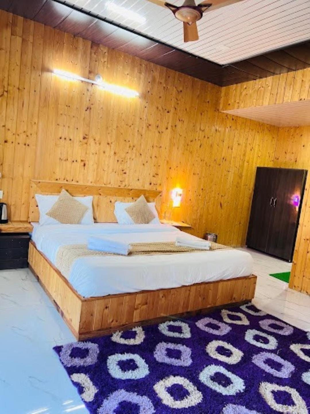 The Village Retreat Resort , Guptkashi Gupta Kāshi Buitenkant foto
